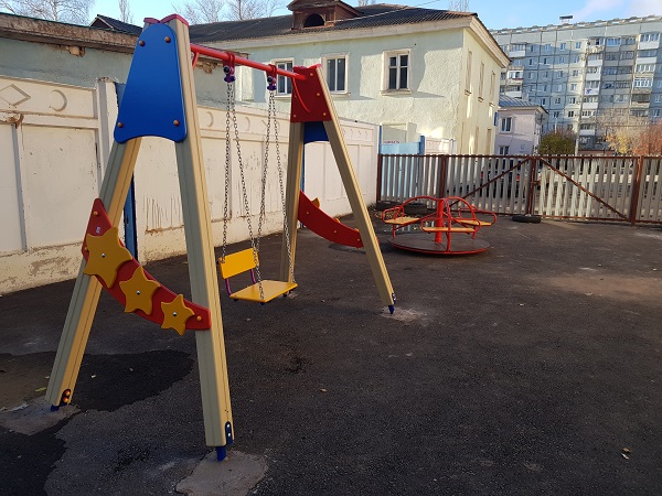 Одноместные качели СКИФ сделанные из дерева