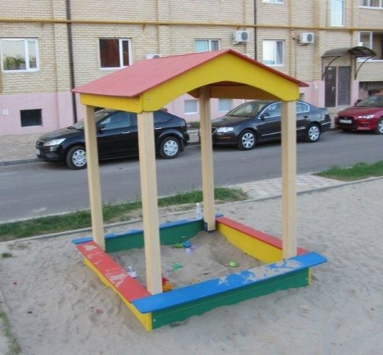 Песочница с крышой - чтобы была тень в жаркую погоду